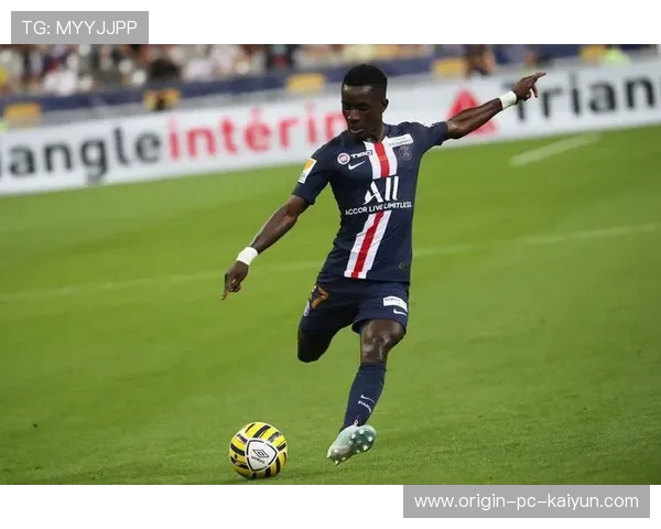 久保建英禁区外突施冷箭